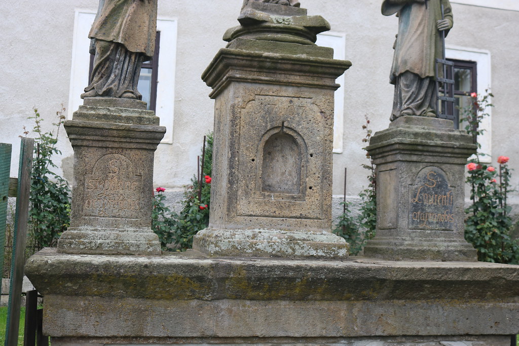 sousoší Panny Marie, sv. Štěpána a sv. Vavřince v Okounově