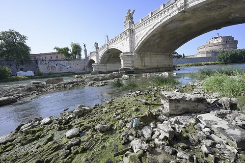 RARA 2022. Siccità, dal Tevere in secca riemergono i resti dell'antico Ponte Neroniano. TGCOM 24 (21/06/2022) & ROMA / LOCAL TEAM / YouTube (20/06/2022). S.v., Raccolta Foto de Alvariis. ROMA: FLICKR (14/01/2009).