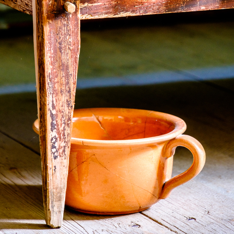 chamber pot under the bed