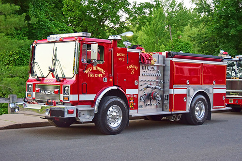 parade fire truck emergency apparatus ct connecticut mack marion mr