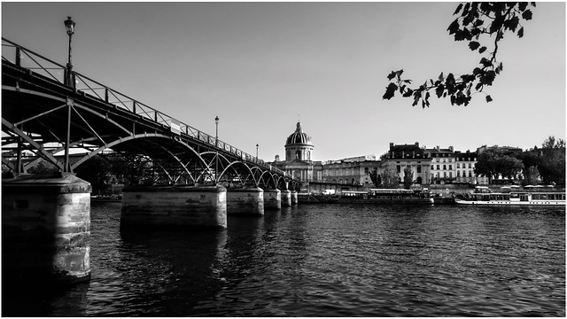 Pont des Arts – A Wider Perspective