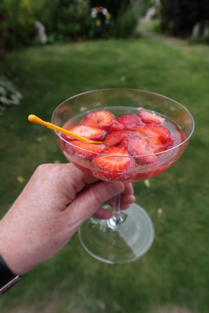 &amp;quot;Erdbeeren in Sekt&amp;quot; (mein Glas) | Gourmandise | Flickr