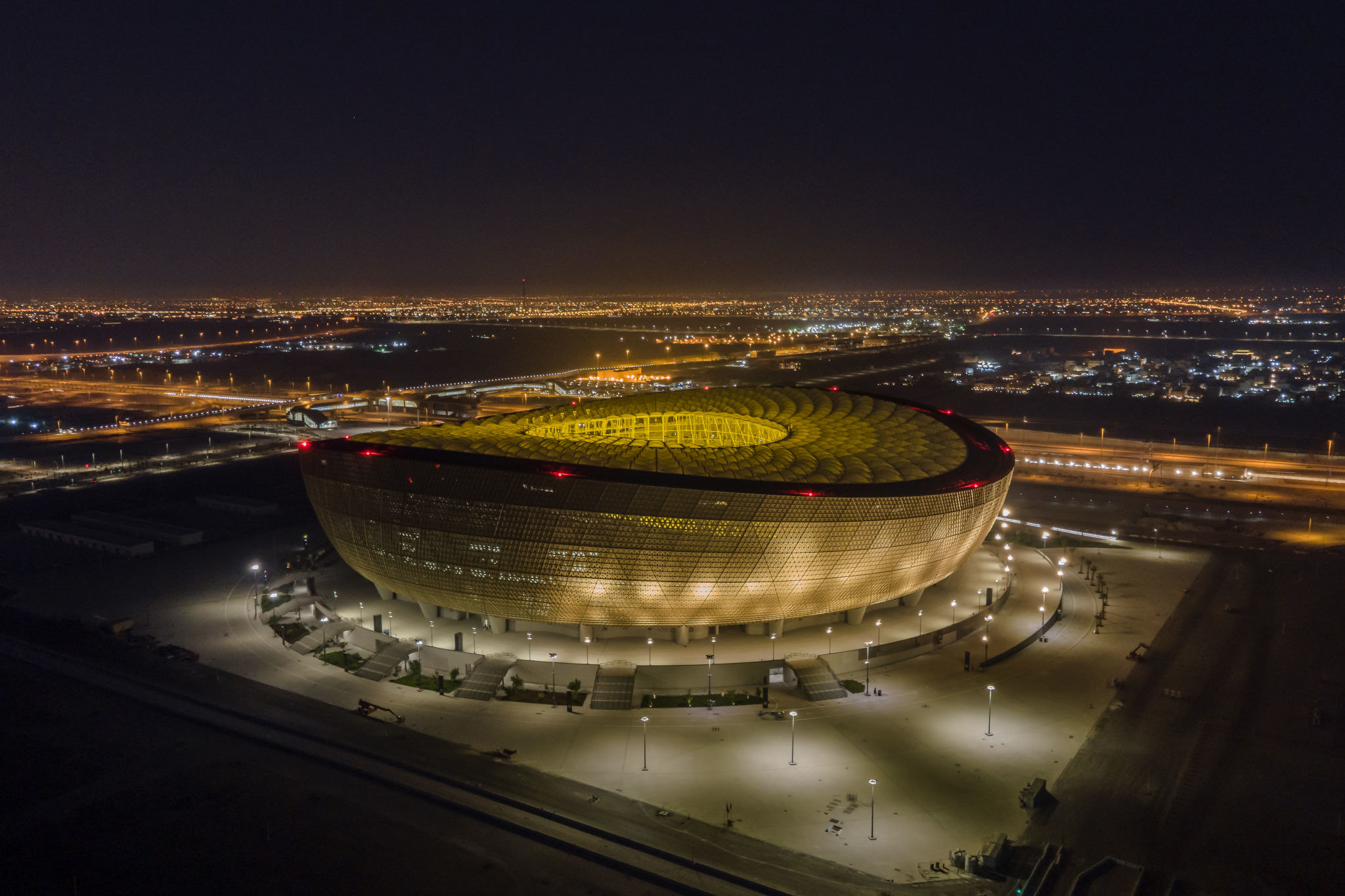 Дорогие стадионы. Футбольный стадион 2022 Катар Заха Хадид. Стадионы Катара ЧМ-2022. Лусаил стадион.