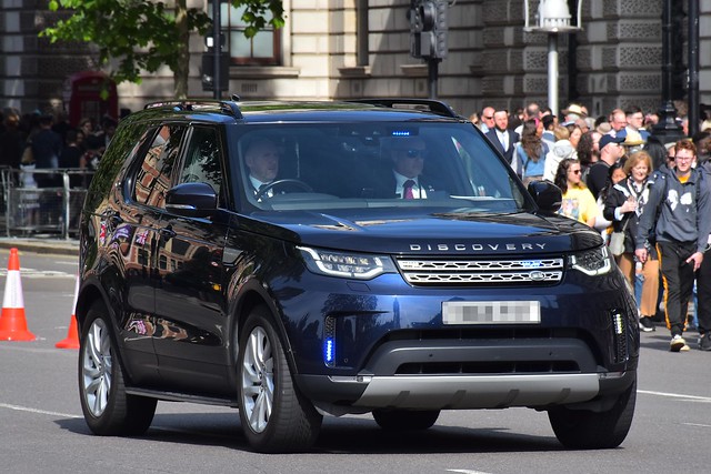 Unmarked Royalty and Specialist Protection Land Rover Discovery