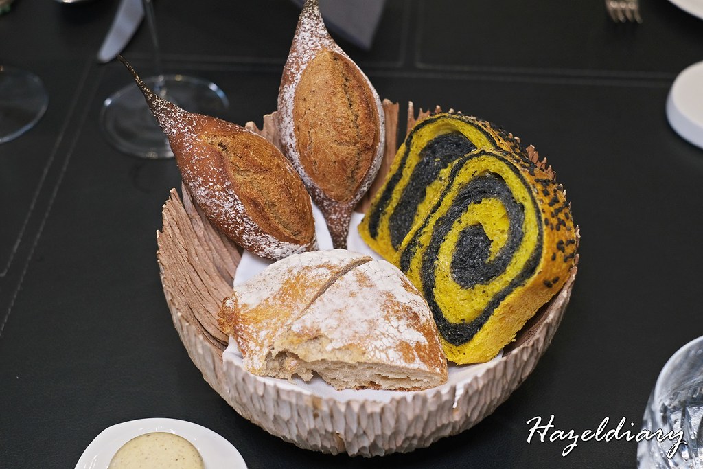 La Dame De Pic-Raffles Hotel Singapore-Bread