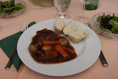 Französischer Rindstopf mit Baguette und Salat (mein erster Teller)