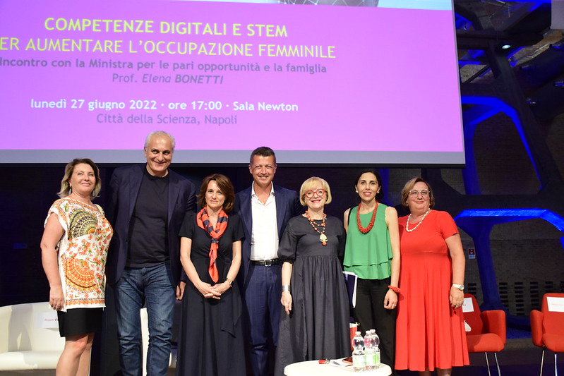 Competenze digitali STEAM per aumentare l’occupazione femminile: l’incontro a Città della Scienza con il Ministro delle Pari Opportunità e della Famiglia Elena Bonetti