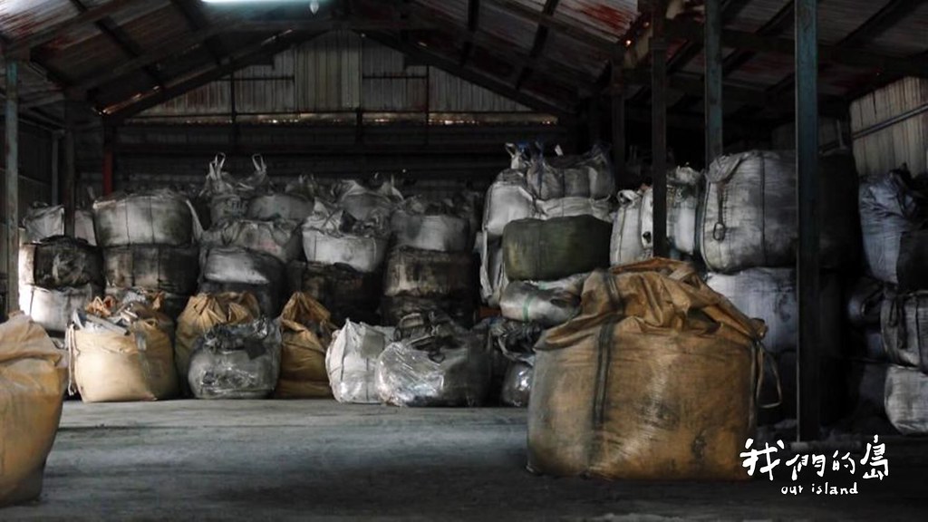 合約到期前程先生才發現，出租廠房被堆置400多袋太空包，全是鋁渣和煉鋁集塵灰。