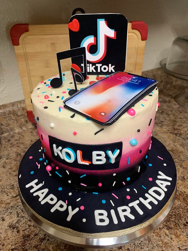 TikTok Cake by Tracey Bakedit