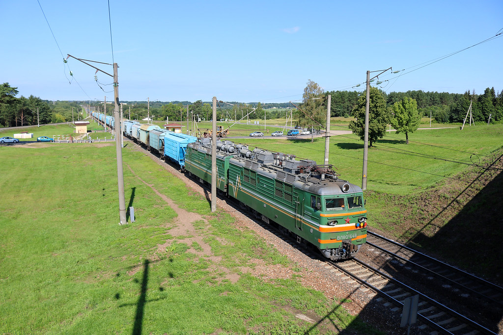 Электровоз ВЛ80С-648 с грузовым составом на о.п. Хороброво (Орша).