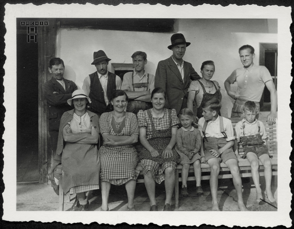 ArchivTappen29(9A)64 Familienfoto, Deutschland, 1940er