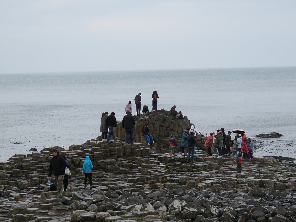people-at-giants-causeway