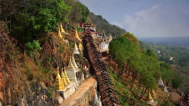 MYANMAR, Burma -in und an den Pindaya - Höhle (mit ca. 8000  Buddha-Statuen) covered stairway to the caves, 78937/20837