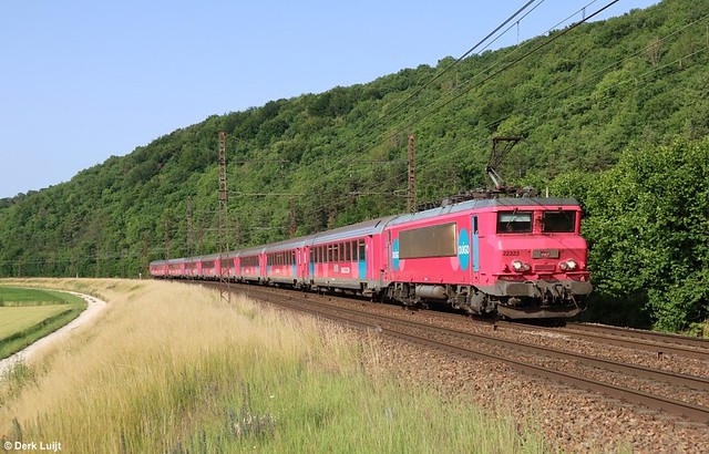 SNCF BB22323, Perrigny-sur-Armançon, 17-6-2022 8:57