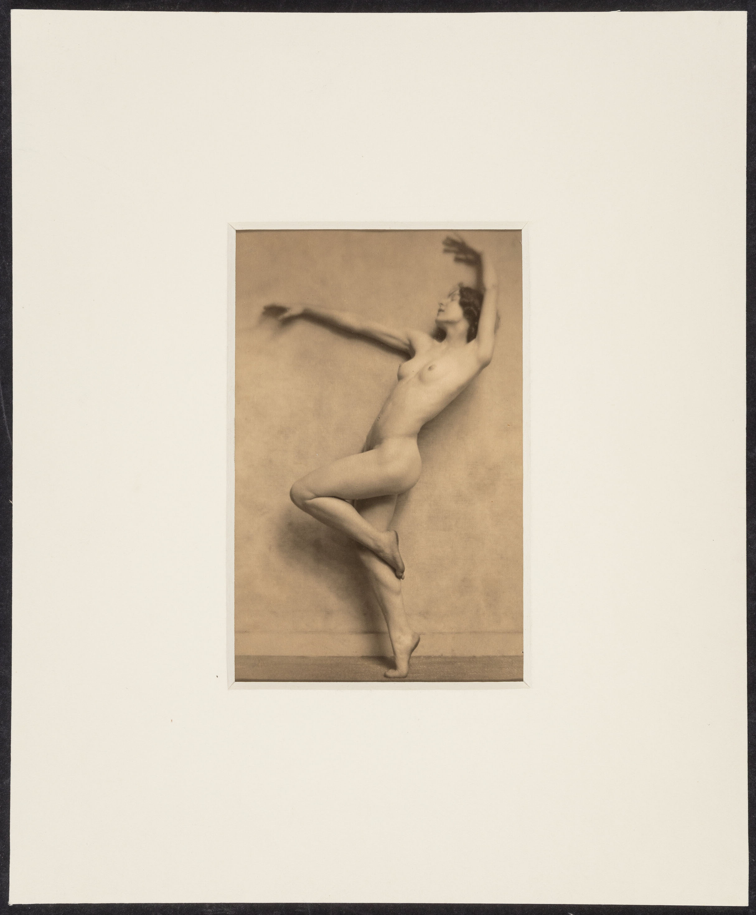 Nickolas Muray (1892-1965) :: Desha Delteil, 1922. Toned gelatin silver print. | src Heritage Auctions