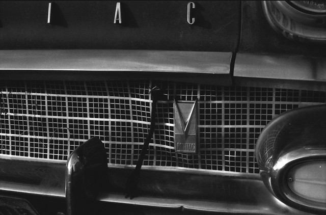 MINOLTA SRT 101 1958 PONTIAC B&W GRILL