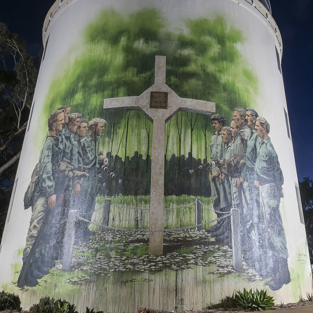 Gunnedah NSW - Water Tank Art - artist Jenny McCracken 2/2