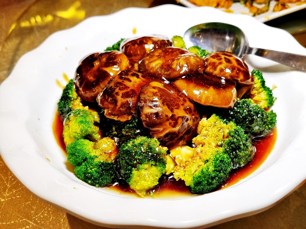 Stir-Fried Broccoli And Mushrooms In Oyster Sauce