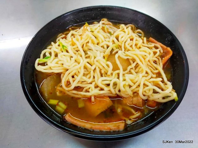 「善緣素食汕頭麵 」 (Vegan noodle booth), Taipei. Taiwan, Mar 30, 2022.