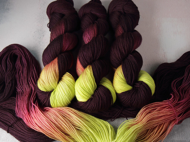 Favourite Sock – hand-dyed pure merino superwash wool 4 ply/sock yarn 100g – ‘Aeonium’