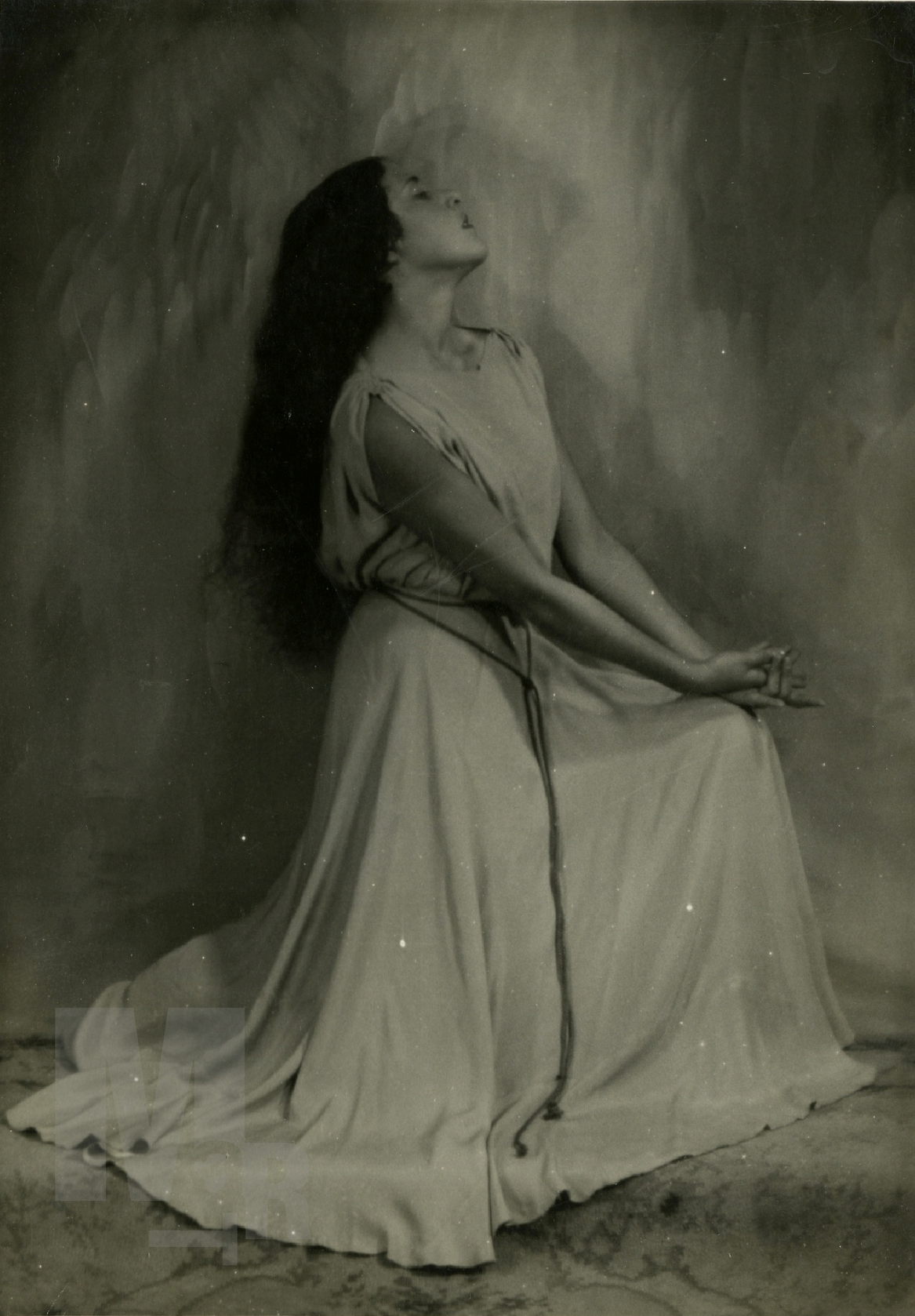 Giannina Censi con un costume di scena di ispirazione medieval-religiosa, ca. 1930 [# 1] | src MART · Fondo Giannina Censi