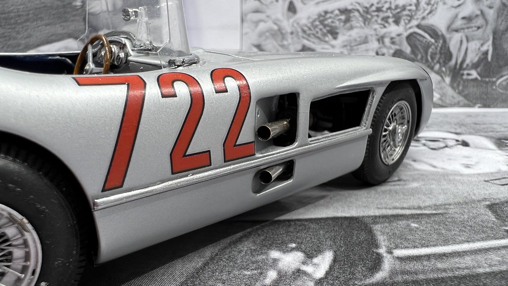 [REVELL] MERCEDES BENZ 300 SLR Mille milles 1955 numéro 722  pilotée par Sir Stirling MOSS Réf 7204 - Page 11 52191371315_138bc3d92d_b