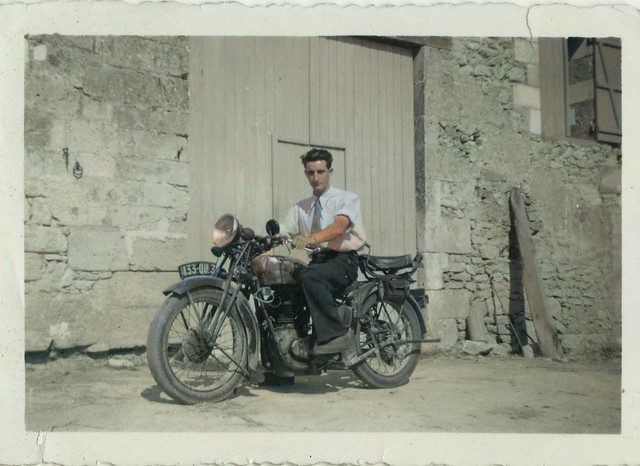 Moto vintage 1952 à Nontron (Périgord)