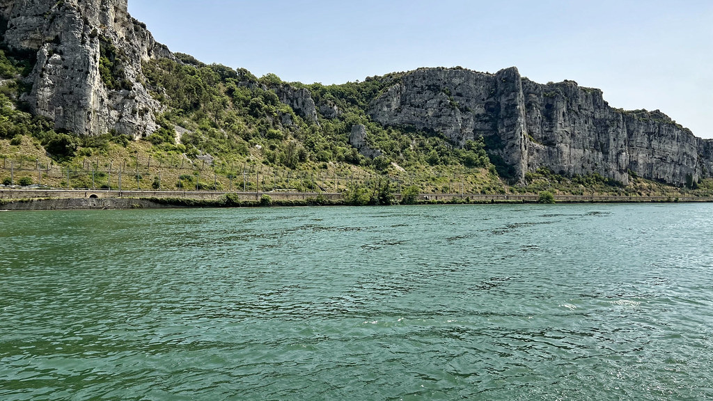 Limestone cliffs along the Soane