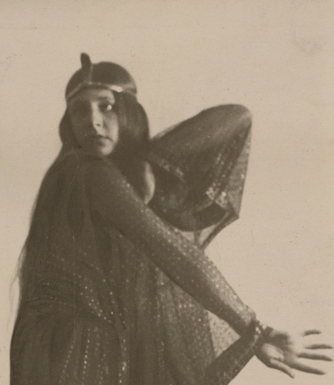 Hugo Erfurth :: Untitled (dancer, maybe Charlotte Bara), 1922. | DETAIL