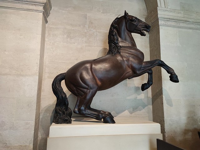 פסל סוס המוזיאון למלחמה צבא בפריז מוזיאון לאמנות פריז מוזיאונים מקומות מומלצים אסף הניגסברג