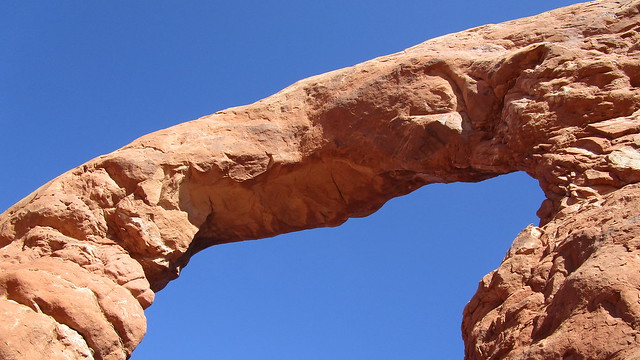Utah - Arches NP: under a sandstone arch - the Turret Arch