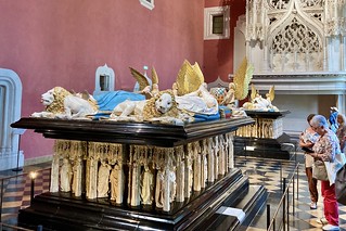 Bankettsaal mit Gräbern von Herzögen des Burgund