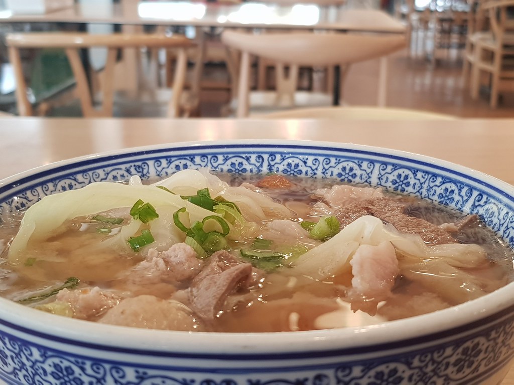 老鼠粉豬肉粉湯 Lou Si Fan Pork Soup Noodle rm$11.50 @ Omega Pork Noodle 豬肉粉 Kota Damamsara