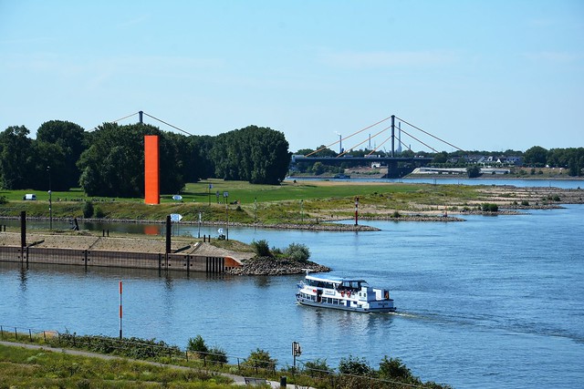 Die Ruhr mündet hier nach 220 Kilometern in den Rhein (Duisburg-Kaßlerfeld / Rheinkilometer 780)
