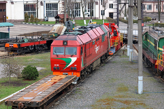 Тепловоз ТЭП70БС-081 в локомотивном депо Минск (Беларусь).