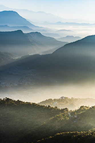 asia nepal pokhara sarangkot sunrise morning mountains cloud winter fog sony sonyα6600 tamron70300mmf4563diiiirxd