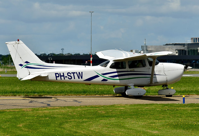 PH-STW Cessna 172R Skyhawk cn 17280158 Zelf Vliegen 220613 Lelystad 1002