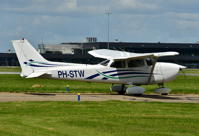 PH-STW Cessna 172R Skyhawk cn 17280158 Zelf Vliegen 220613 Lelystad 1003