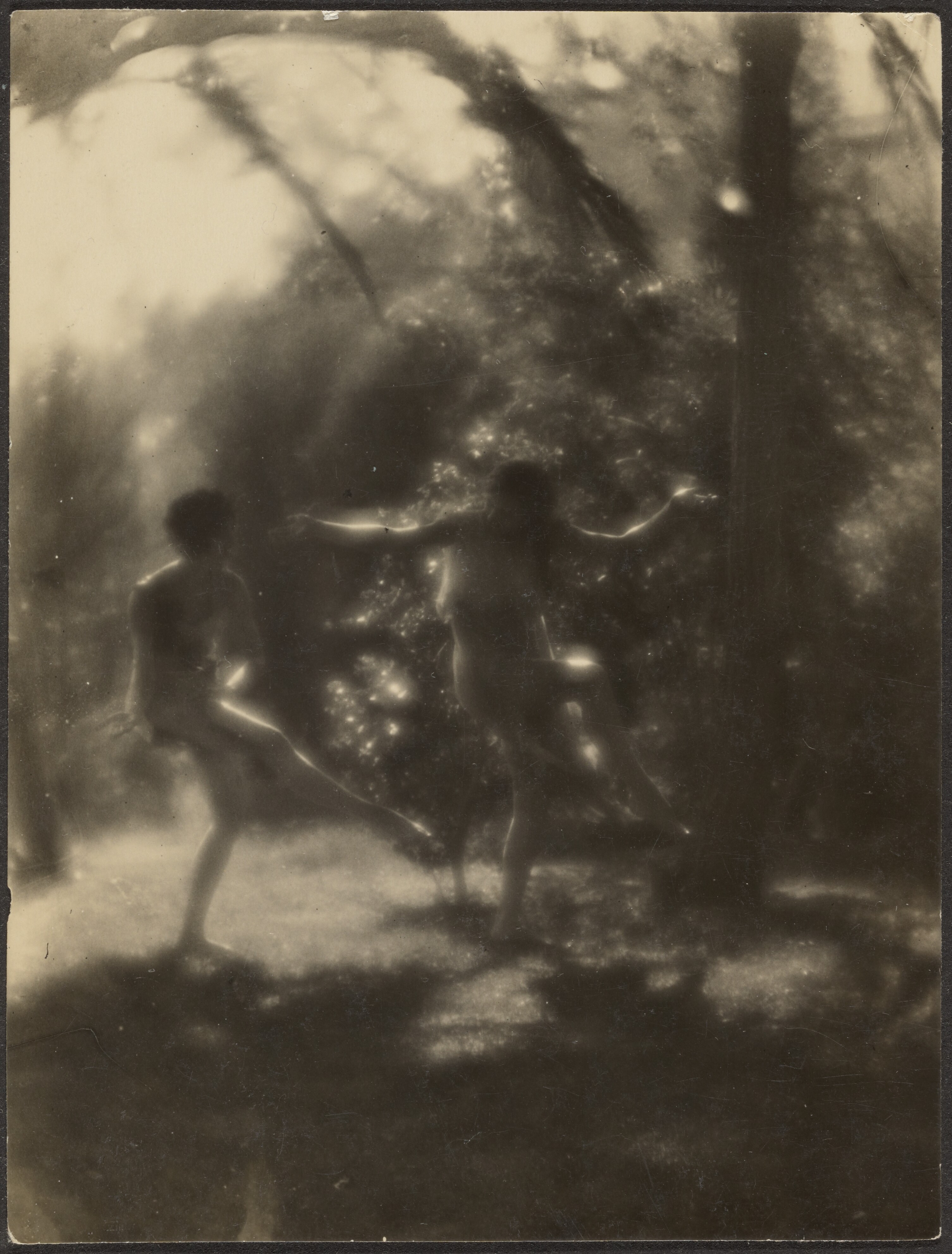 Louis Fleckenstein :: [Dancers in Garden], 1907–1943. | src The J. Paul Getty Museum
