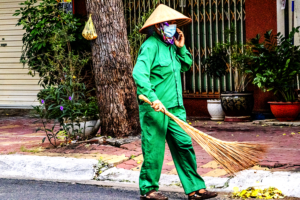 Street sweeper with cellphone on 7-7-22--Vung Tau copy