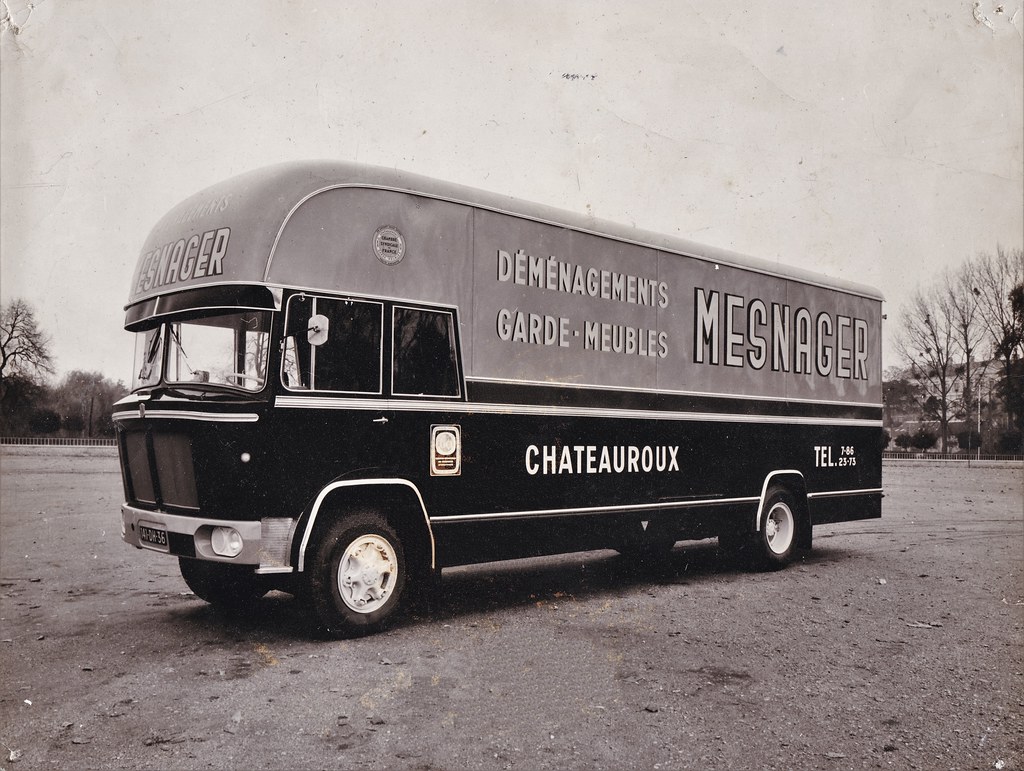 Postcard Berliet GRK10 Transports Mesnager Châteauroux (36 Indre) 1962a