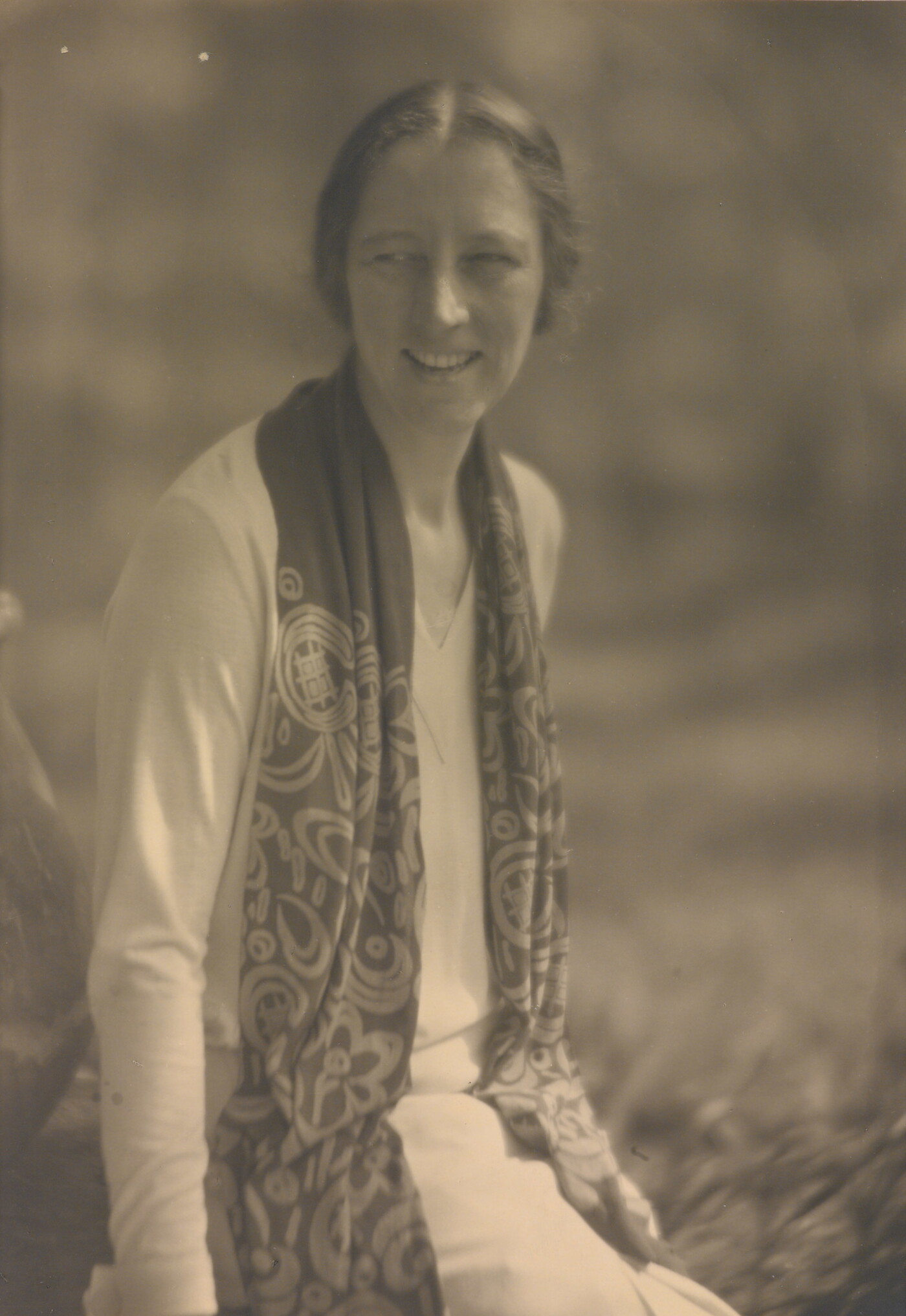 Clara E. Sipprell (1885-1975) :: [Woman in long scarf],  ca. 1930-1960. Gelatin silver print. Amon Carter Museum of American Art