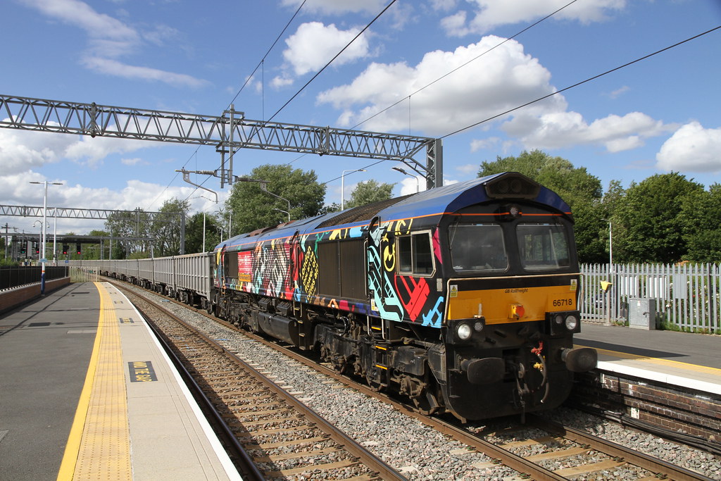 Class 66718 at Kettering Station