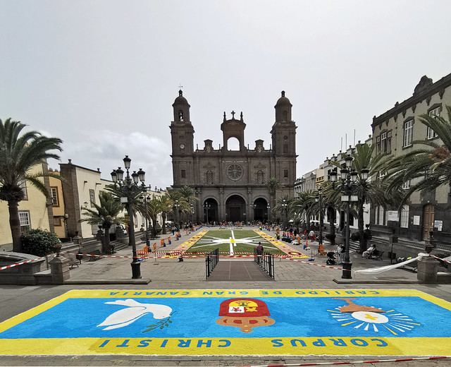 Catedral Real Basílica de Canarias alfombras del Corpus Christi plaza Santa Ana barrio de Vegueta Las Palmas de Gran Canaria 03