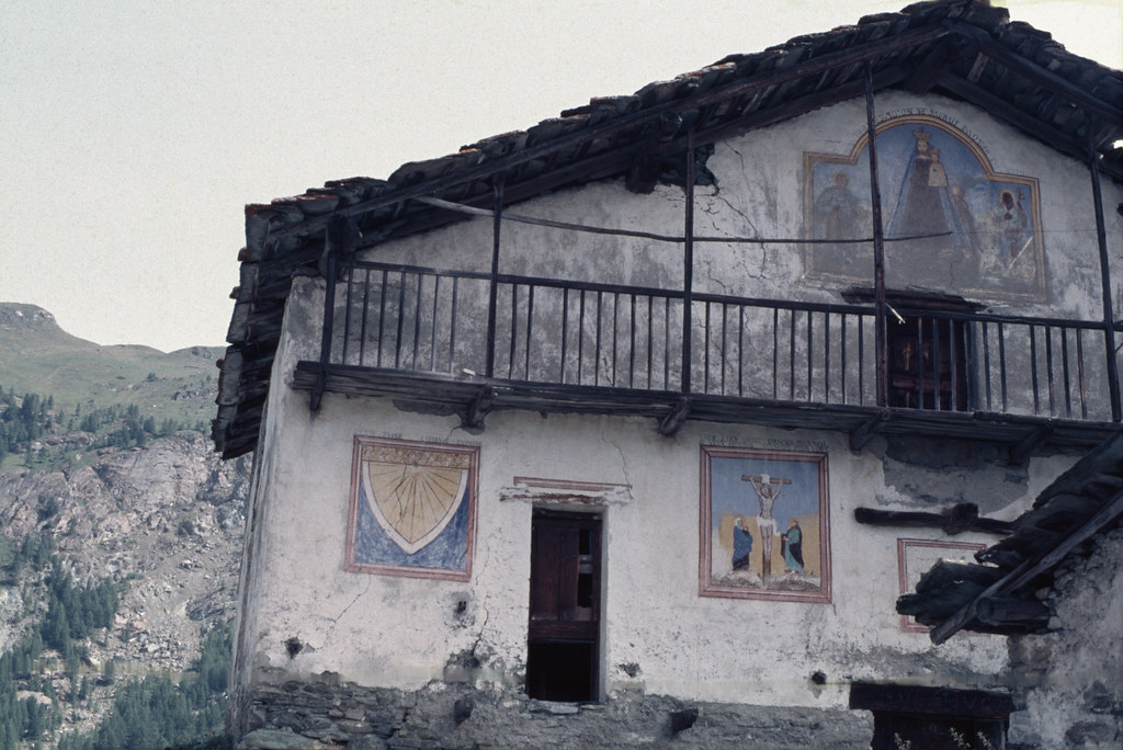 Valtournenche - antica cascina nel 1987