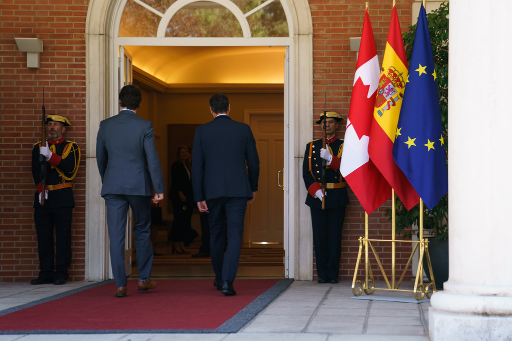 Prime Minister Justin Trudeau and Prime Minister of Spain Pedro Sánchez walk towards a doorway