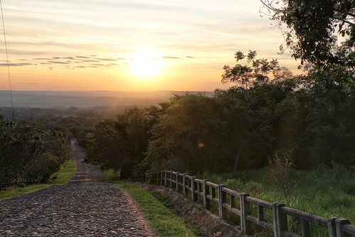🇵🇾 Sunset on the road between Tobati and Atyrá - Atardecer en la ruta entre Tobati y Atyrá by LOB52, This is a perfect spot to take pics at sunset.
Lugar perfecto para tomar fotos del anochecer.
IMG_14