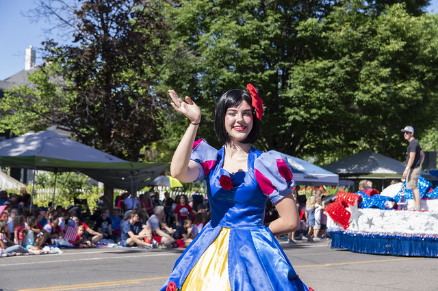 Snow White in Parade