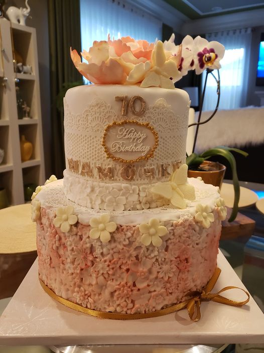 Cake by Alla's Bakery