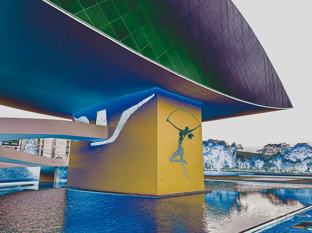 Oscar Niemeyer Museum - ballerina - 1